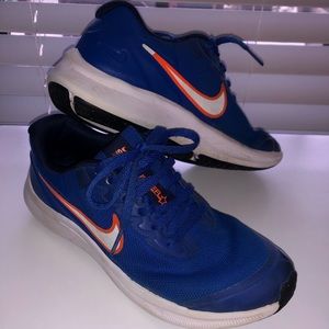 Gently used Boys 3.5 Nike StarRunners